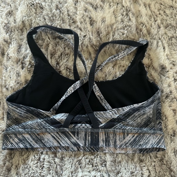 Lululemon Energy sports bra size 4 - Picture 2 of 3